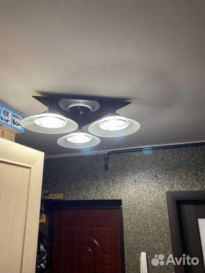 Люстра на три лампы