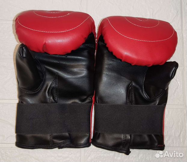 Боксерские перчатки petra черно- красные размер L