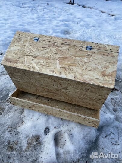 Гнездо для кур с яйцесборником. Кормушки