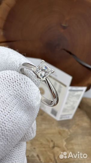 Помолвочное кольцо с бриллиантом 0.42 карат