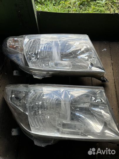 Фара правая toyota land cruiser 200