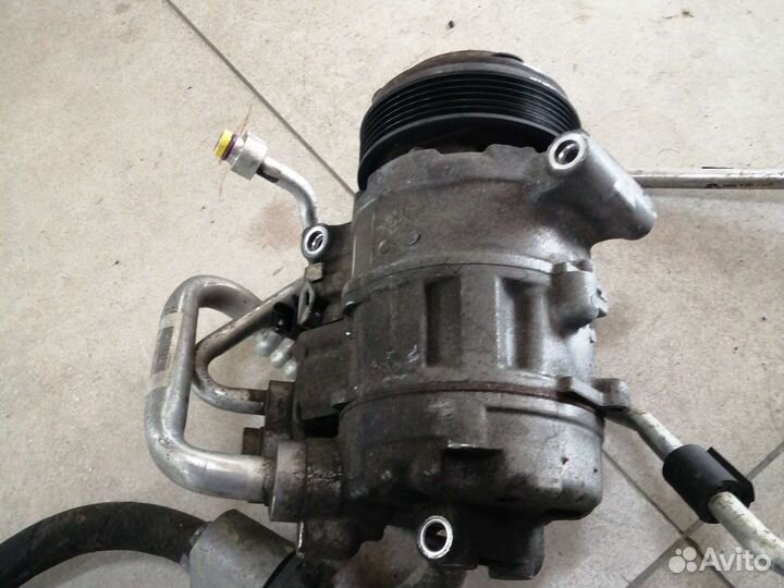 Компрессор кондиционера на BMW X1 E84 N47D20C