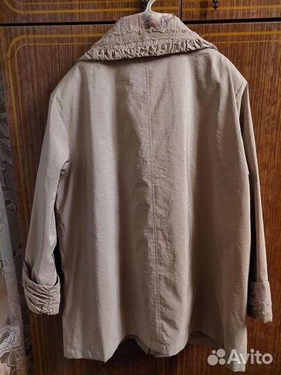 Ветровка женская