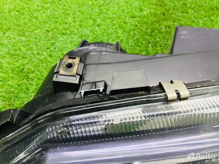 Фара левая Volvo V70 / XC70