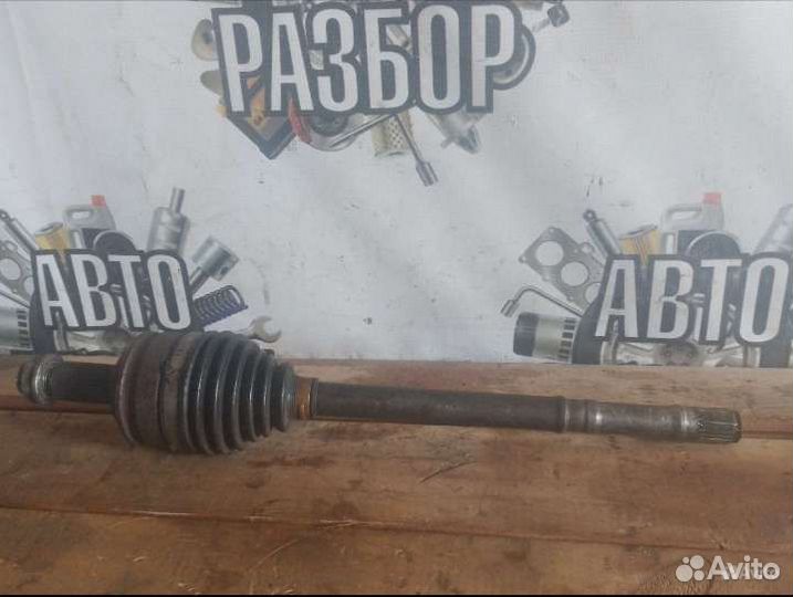 Сузуки Гранд Витара 2.0 привод передний левый