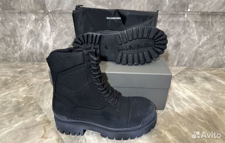 Balenciaga strike на руках