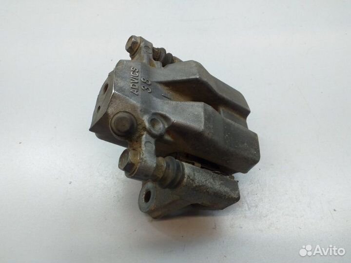 Суппорт тормозной задний левый Toyota Rav4 XA40