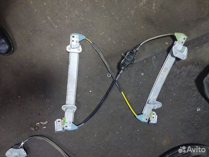 Стеклоподъемник передний правый Лада Гранта
