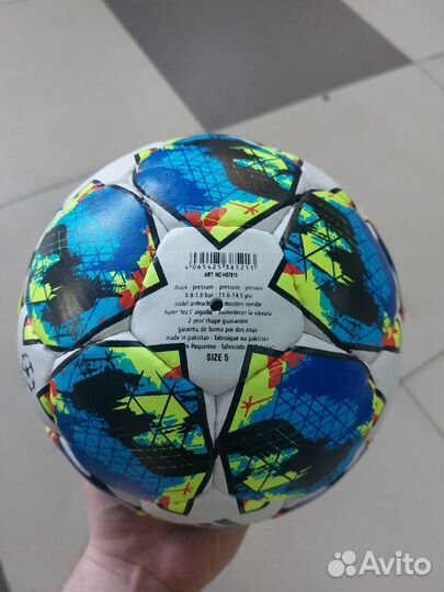 Футбольный мяч adidas лига чемпионов