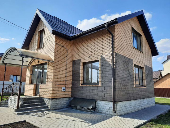 Дом 219 м² на участке 8 сот.