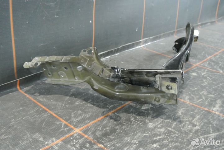 Кронштейн фары правой - Toyota Camry V50 V55