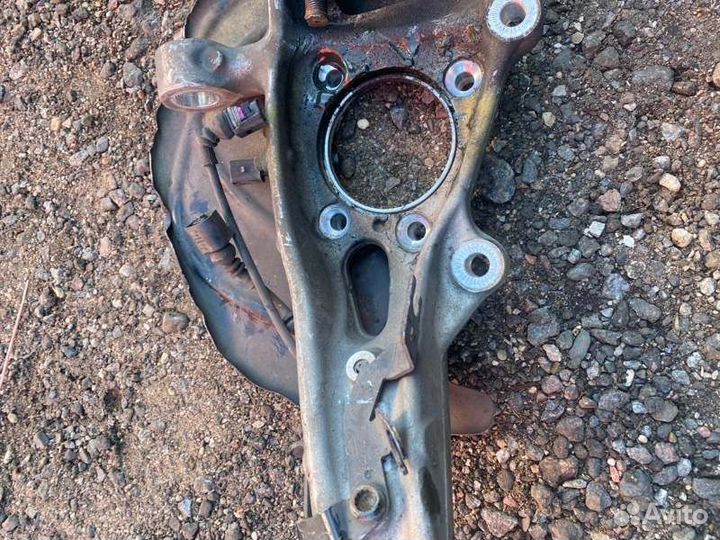 Кулак поворотный передний левый Audi Q7 4M