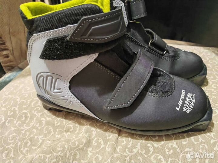 Ботинки лыжные детские. 35 размер одевали 2 раза