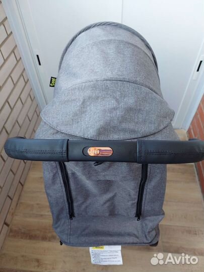 Прогулочная коляска новая