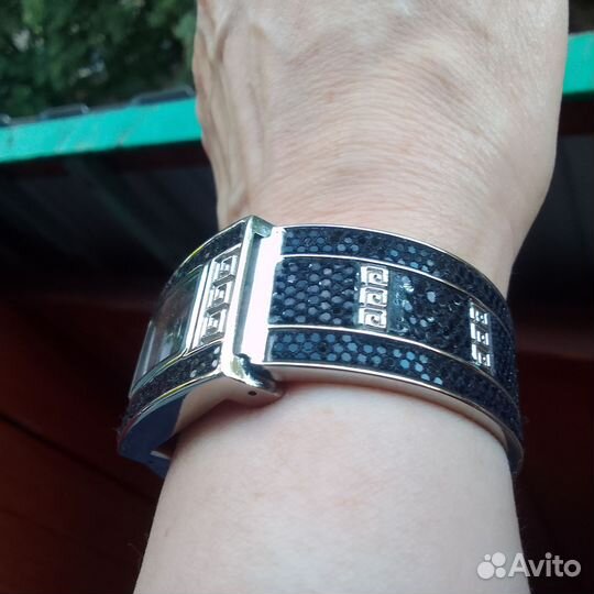 Часы-браслет женские