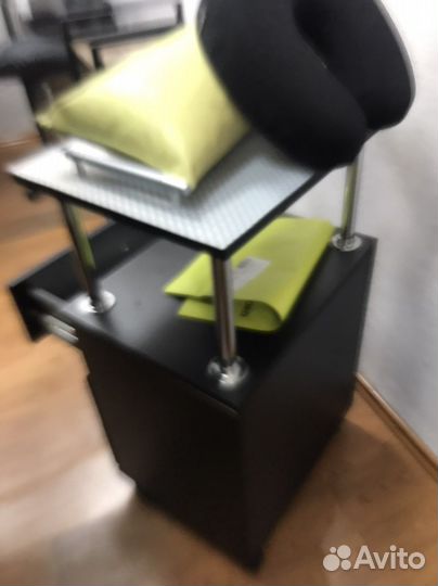 Тумба с выкатными ящиками