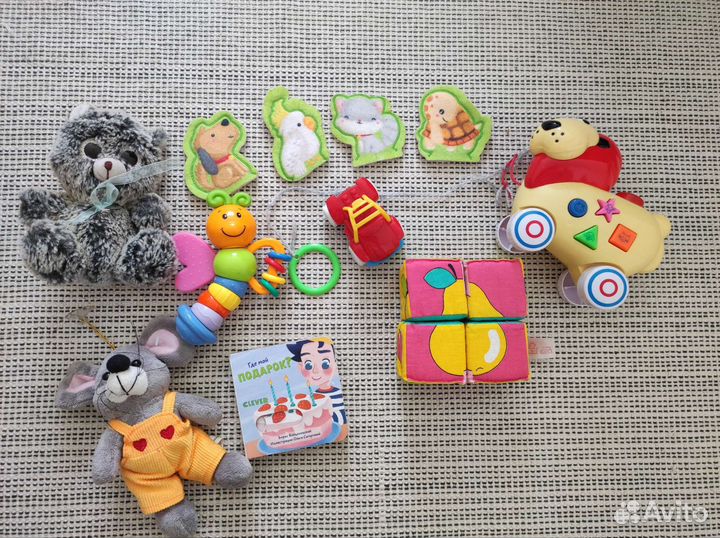 Развивающие игрушки для малышей пакетом