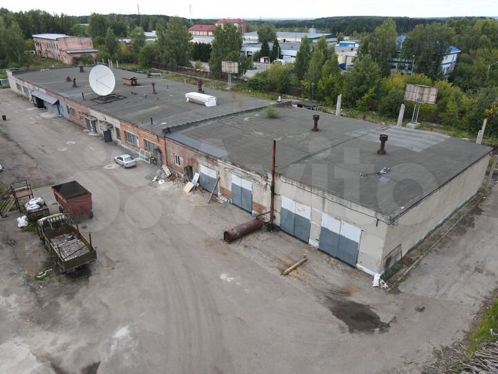 Здание 2540 м² с арендаторам, зем. участок 1-2 Га