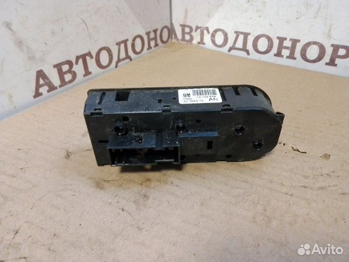 Блок управления стеклоподъемниками передний левый