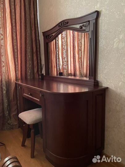 Туалетный столик из дуба