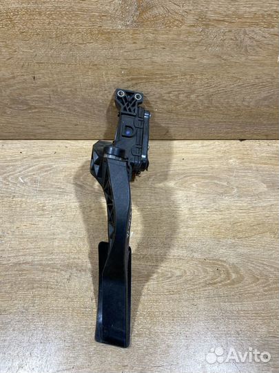 Педаль газа Audi A4 B7 301066