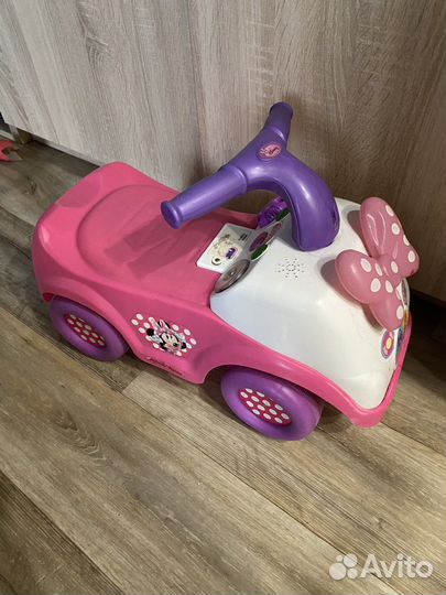 Машинка-каталка музыкальная