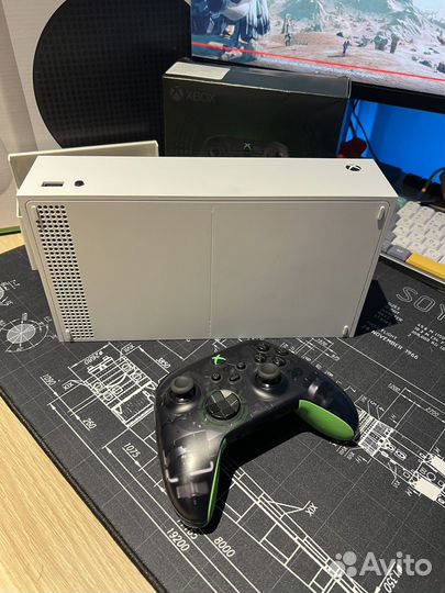 Xbox Series S + anniversary edition gamepad