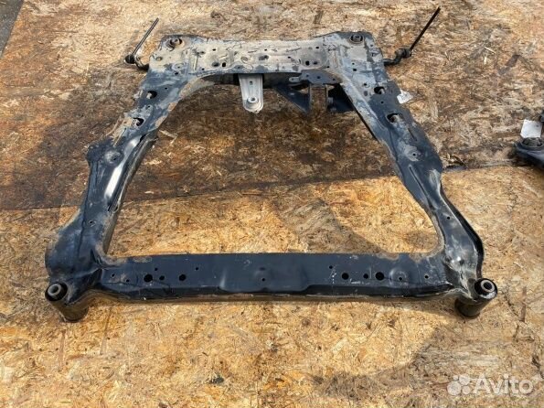 Передний подрамник Nissan X-Trail T32