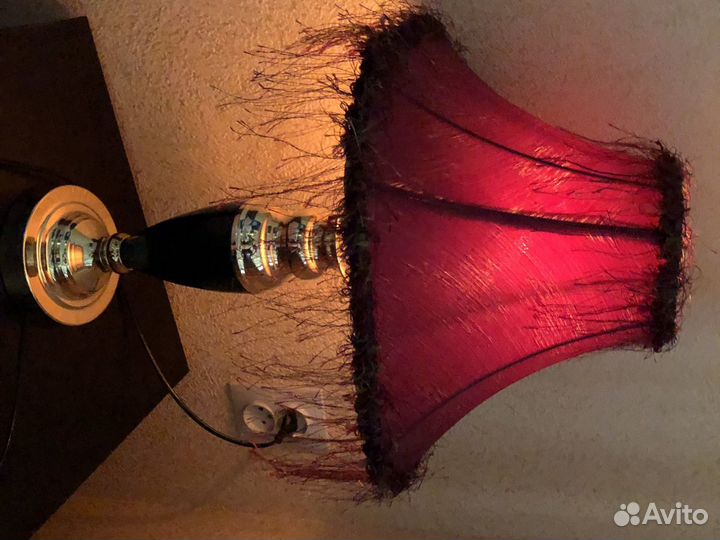 Лампа настольная с абажуром