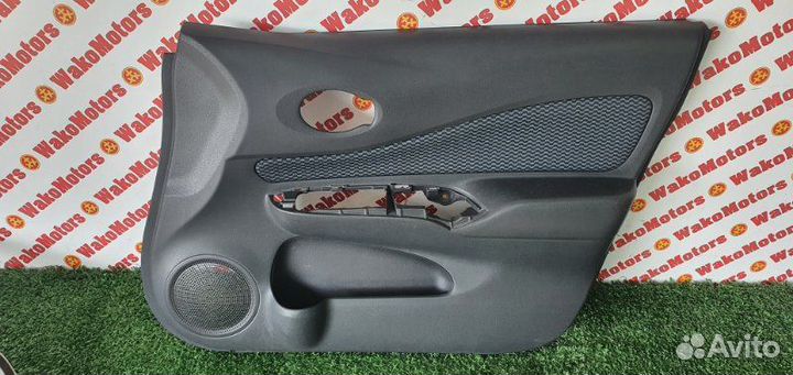 Обшивка боковой двери передняя правая Nissan Note