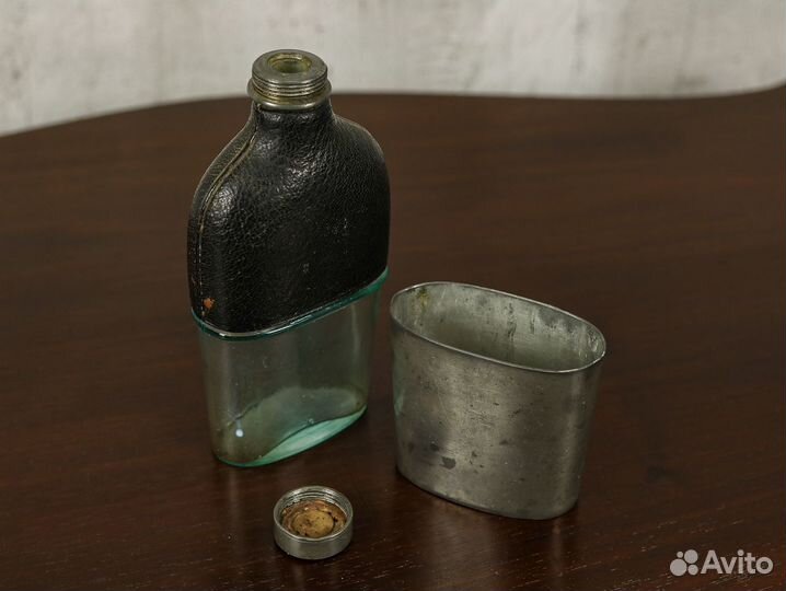 Старинная фляга с кожей 