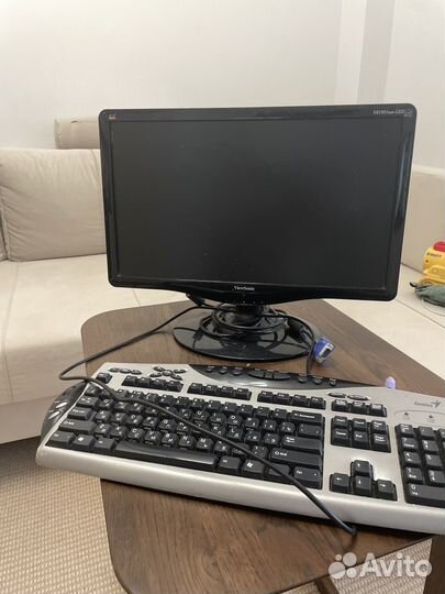 Монитор и клавиатура для компьютера