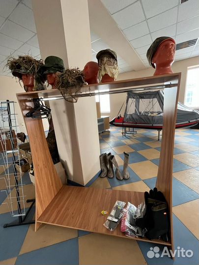 Стол, примерочная, витрина