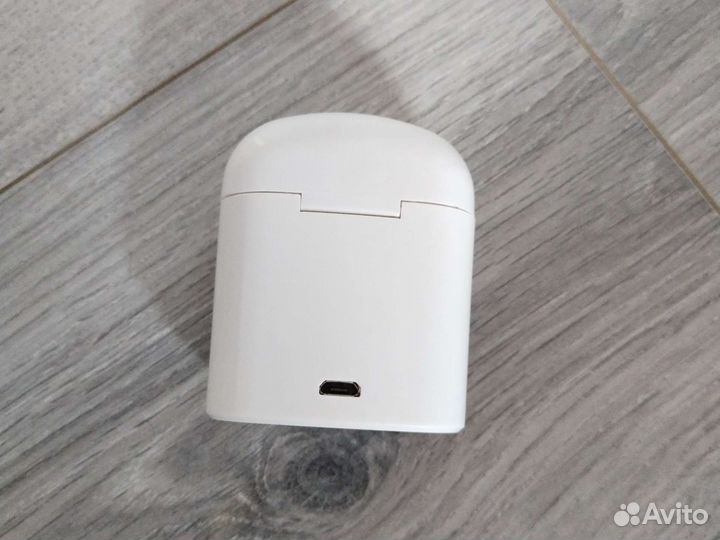 Беспроводные наушники, работает через bluetooth