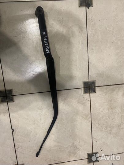 Поводок дворника правый Mitsubishi Lancer 10