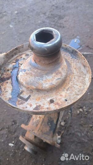 Передний левый кулак Audi 100c4 a6c4 443407257C