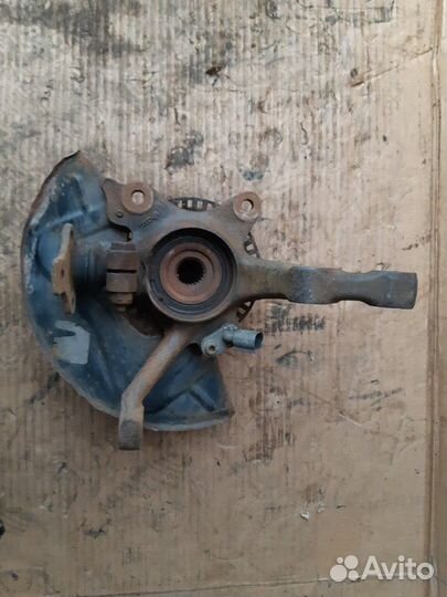 Поворотный кулак передний Фольксваген Венто