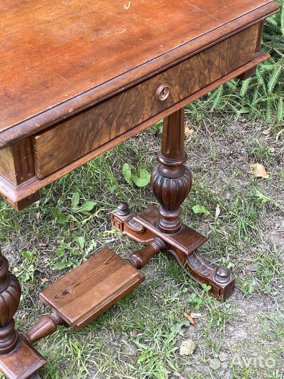 Антикварный столик