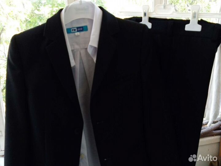 Костюм школьный чёрного цвета