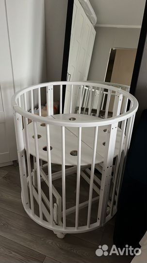 Детская кроватка с маятником круглая