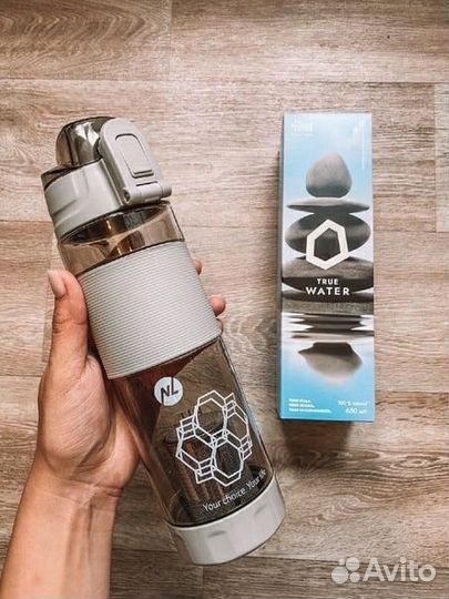 NL бутылка ph balance stones серого цвета