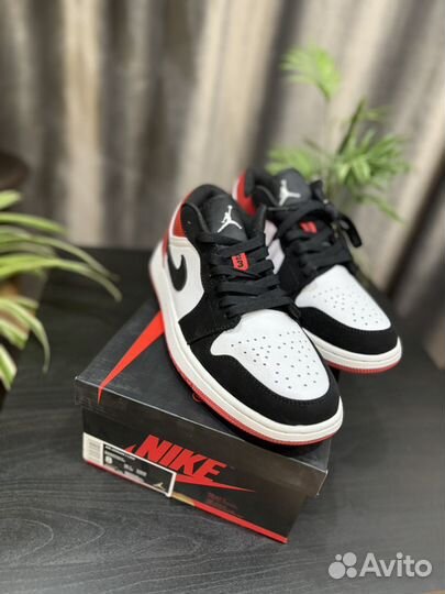 Кроссовки Nike Air Jordan 1 Retro Low