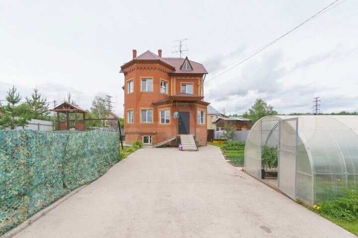 Коттедж 183 м² на участке 7 сот.