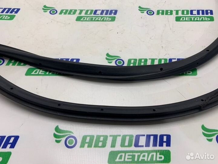 Уплотнитель двери передний правый Mazda 3 Bl седан