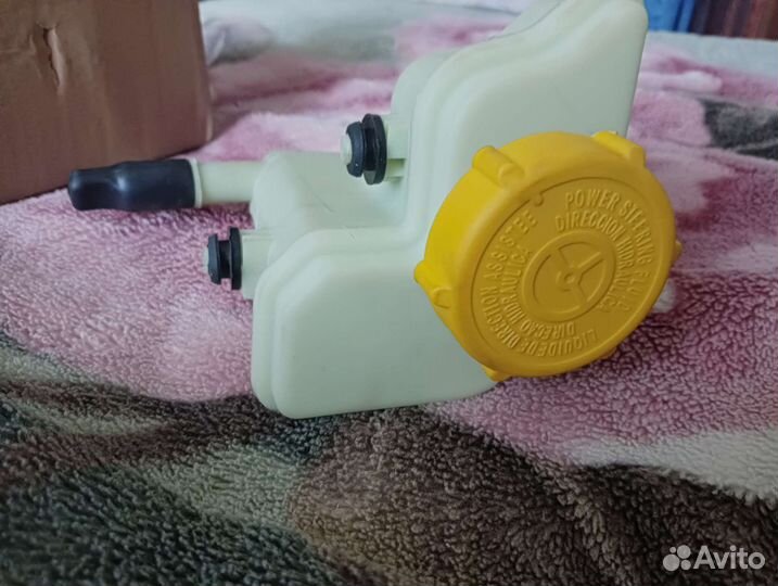 Бачок жидкости гур