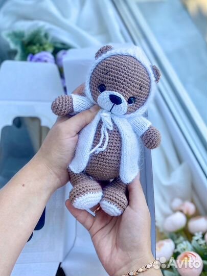 Вязанные игрушки-подарок на выписку