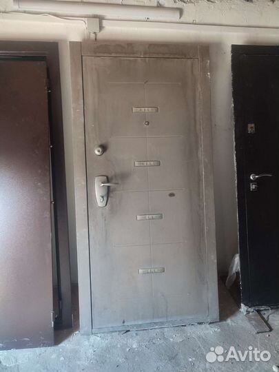 Двери входные б/у разные