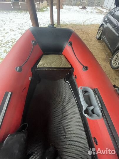 Продам лодку с мотором