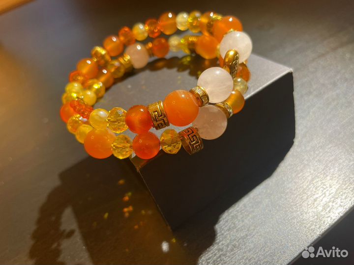 Браслет с самоцветами (сердолик, кальцит, кварц)