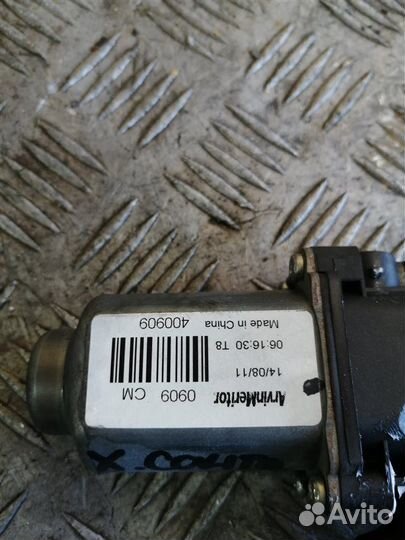 Моторчик стеклоподъемника задний левый Hyundai